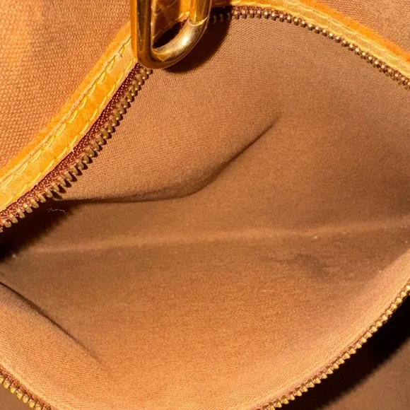 Louis Vuitton Batignolles Horizontal Monogram Shoulder Bag